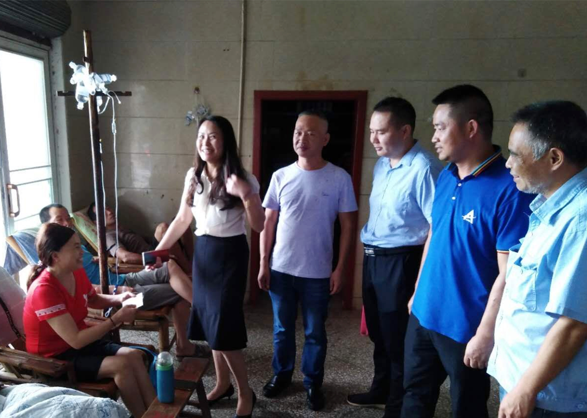 20200711 白新一标走访慰问外地难题党员 图_副本.jpg