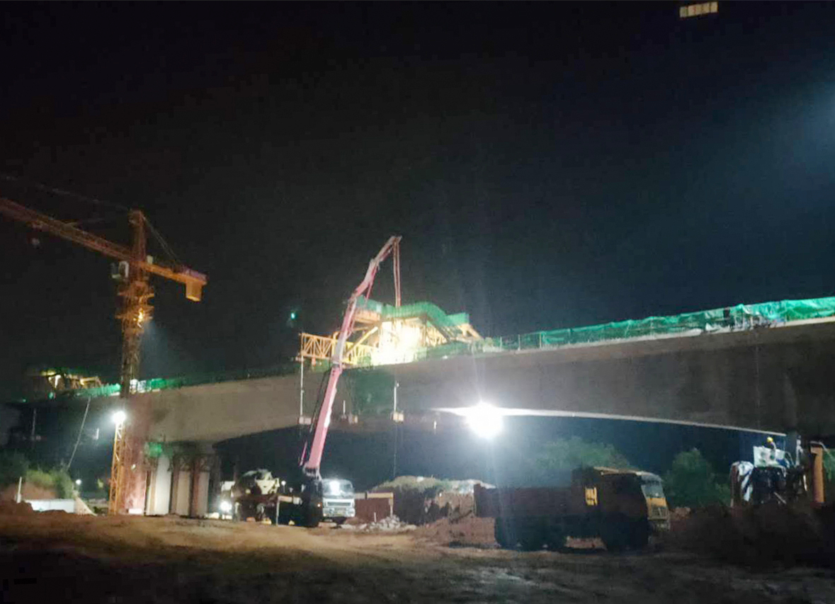 常益长项目侍郎河大桥三座一连梁所有合龙_副本.jpg