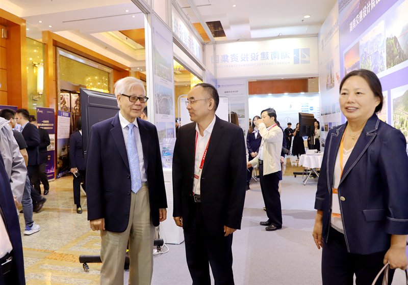 邓文中，，，，，中国工程院外籍院士、美国国家工程院院士IMG_0687_副本.jpg